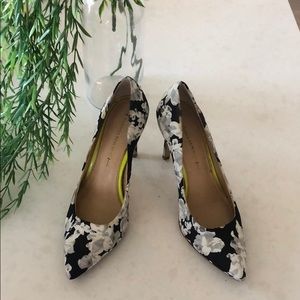 Banana Republic Black & White Floral Pumps